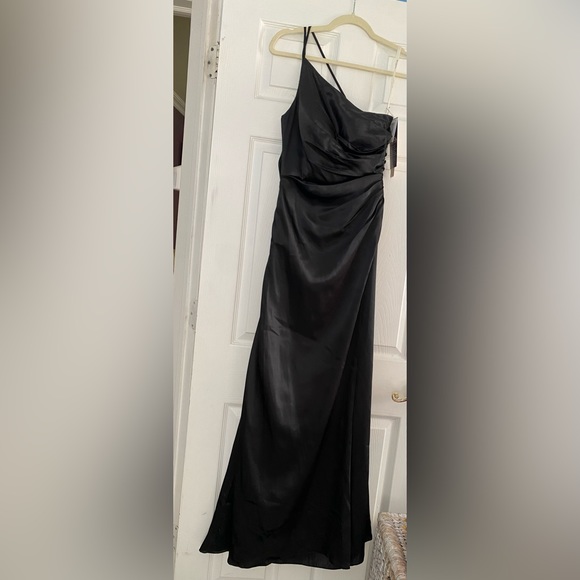 NWT David’s Bridal GALINA SIGNATURE
charmeuse draped strappy bridesmaid dress - Picture 4 of 4